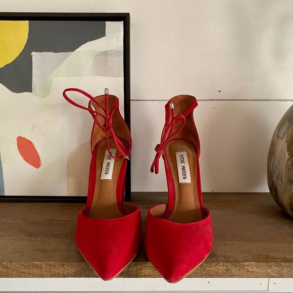 Steve Madden Shoes - Red Steve Madden Pumps 🔥